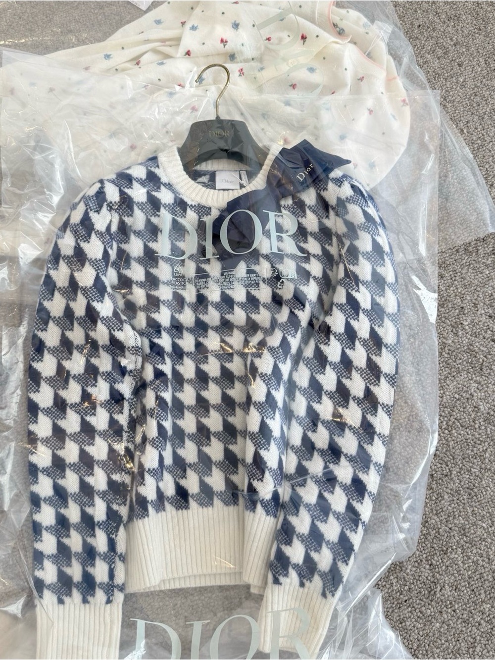 NWOT Dior Navy & White Houndstooth Knit Sweater with Bow, Size US 8 - Picture 8 of 8